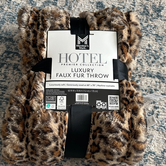 Member's Mark Other - Members Mark faux fur throw